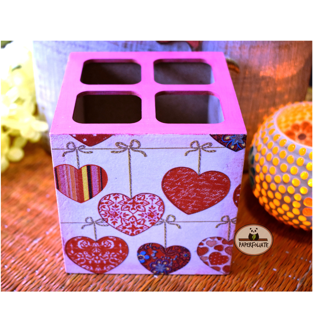 PEN STAND / ORGANIZERS - STRING OF HEARTS DESIGN