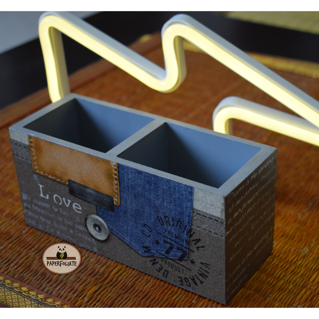 PEN STAND / ORGANIZERS