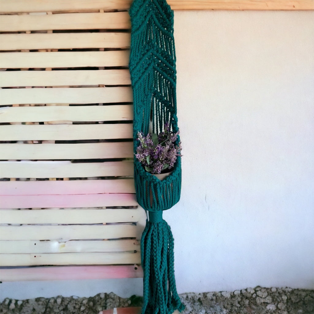 DREAMY DRAPES - Macrame Plant Hanger