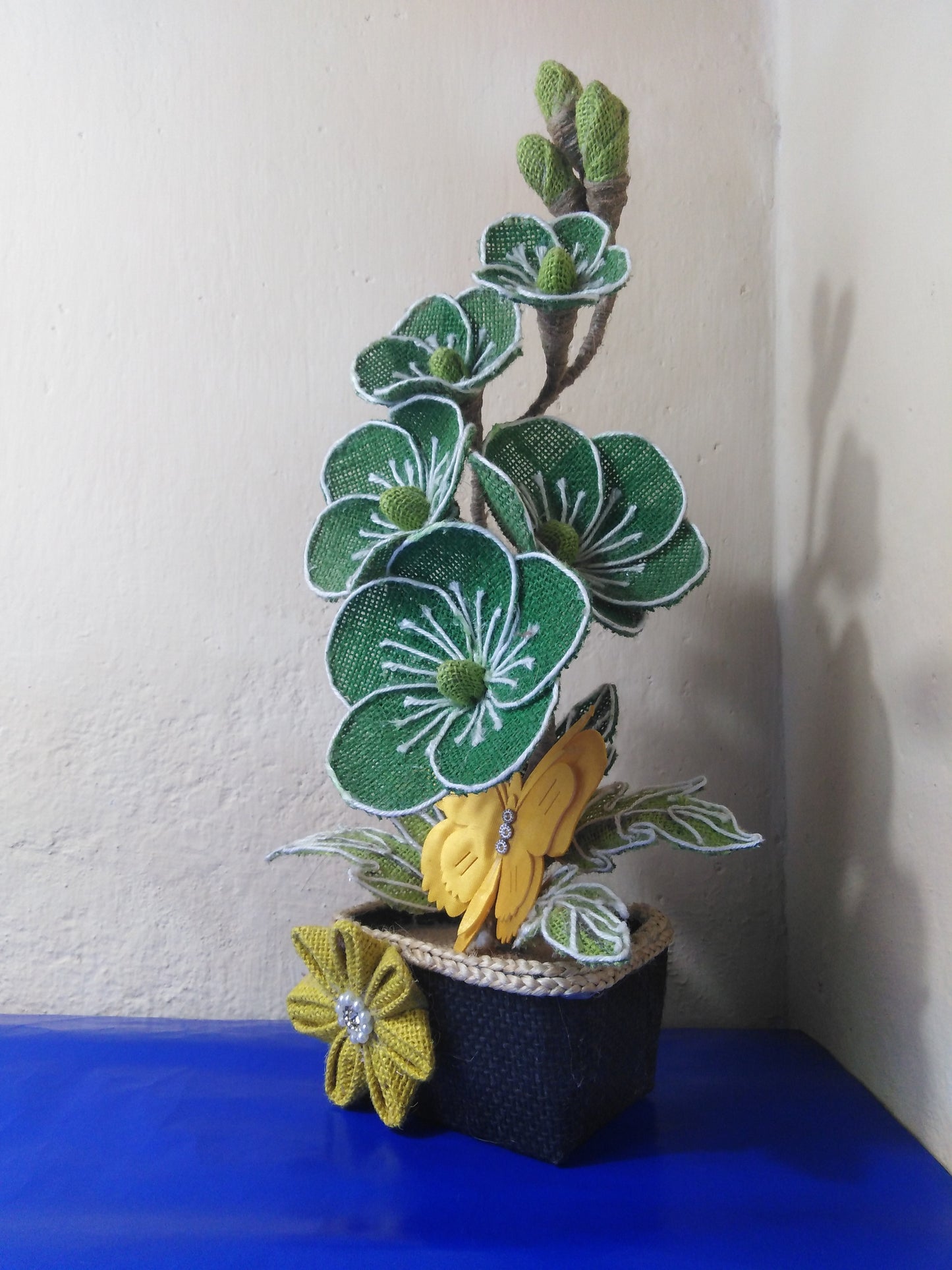 Jute flower with vase