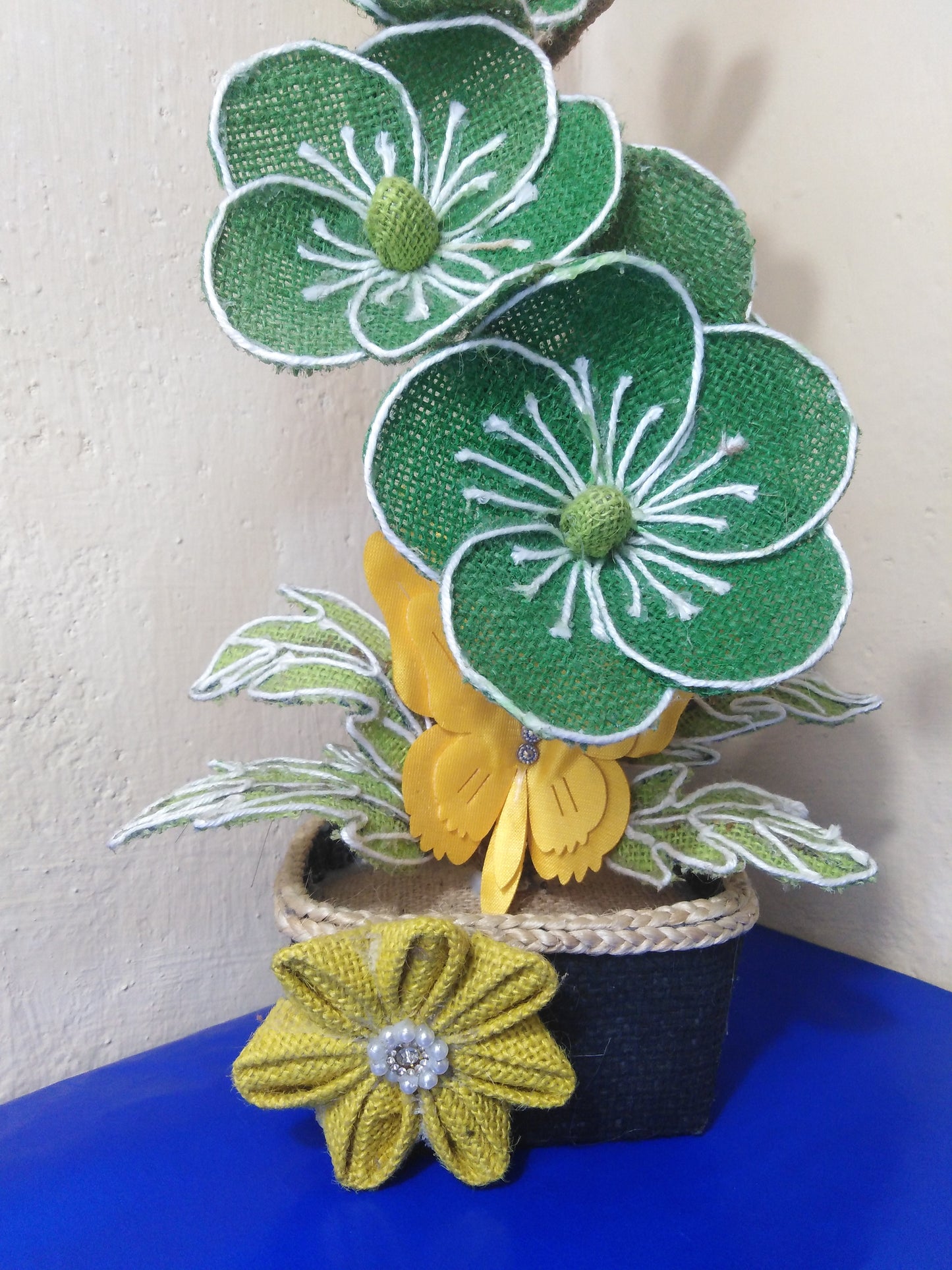 Jute flower with vase