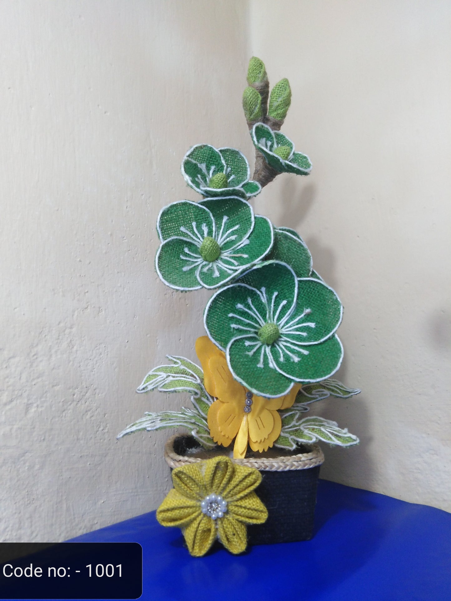 Jute flower with vase