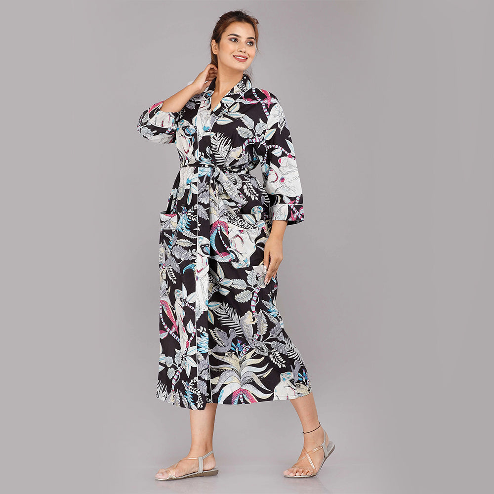 
                  
                    Jungle Pattern Kimono Robe Long Bathrobe For Women (Black)
                  
                