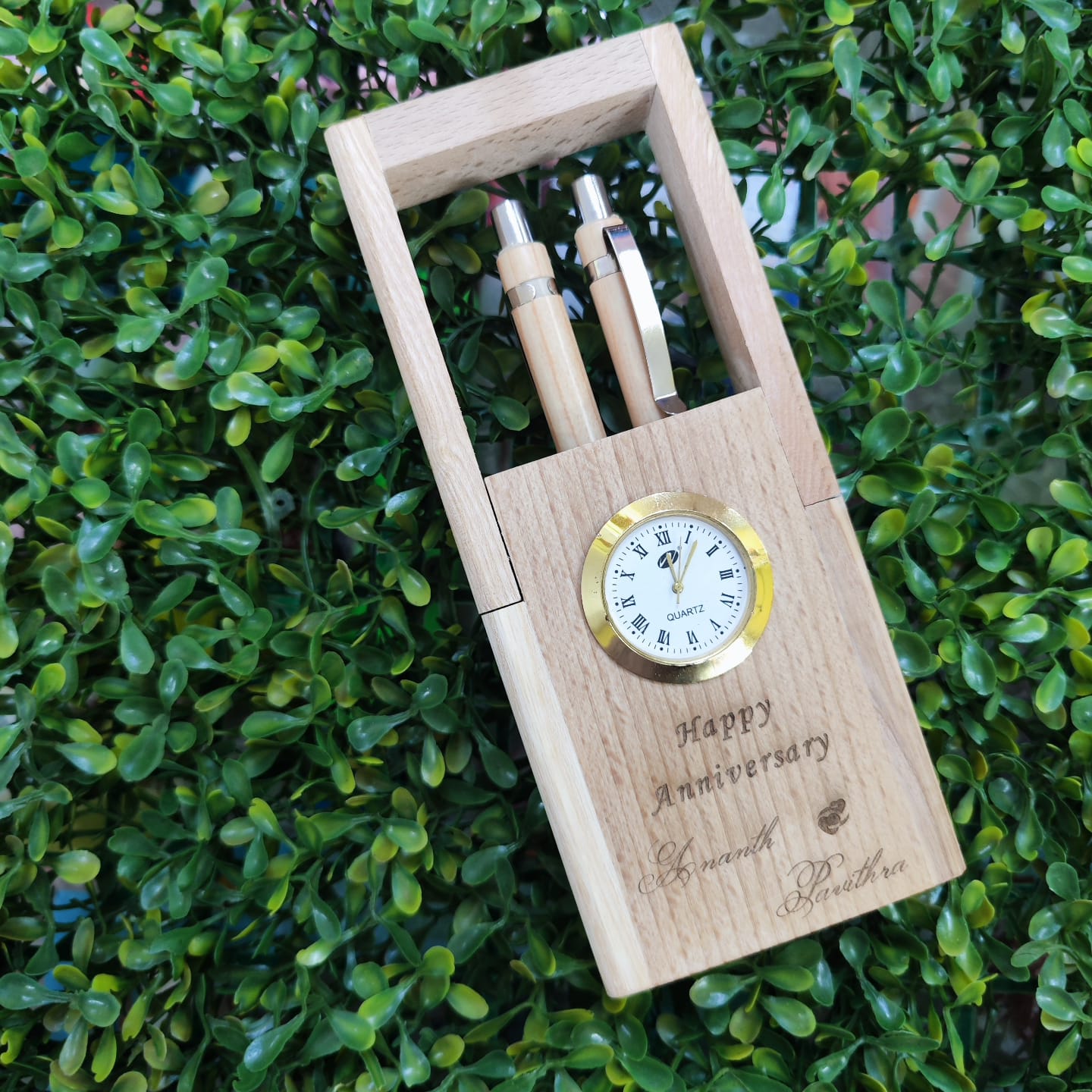 CUSTOMIZED WOODEN PENSTAND WITH CLOCK
