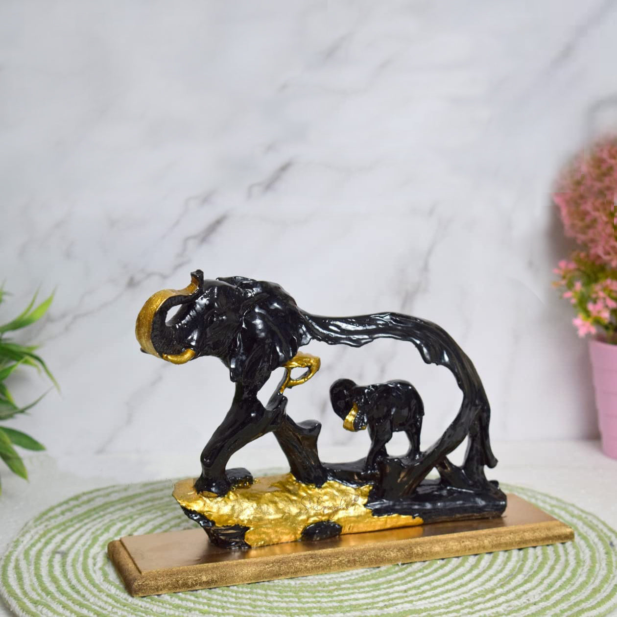 Elephant With Baby Showpiece