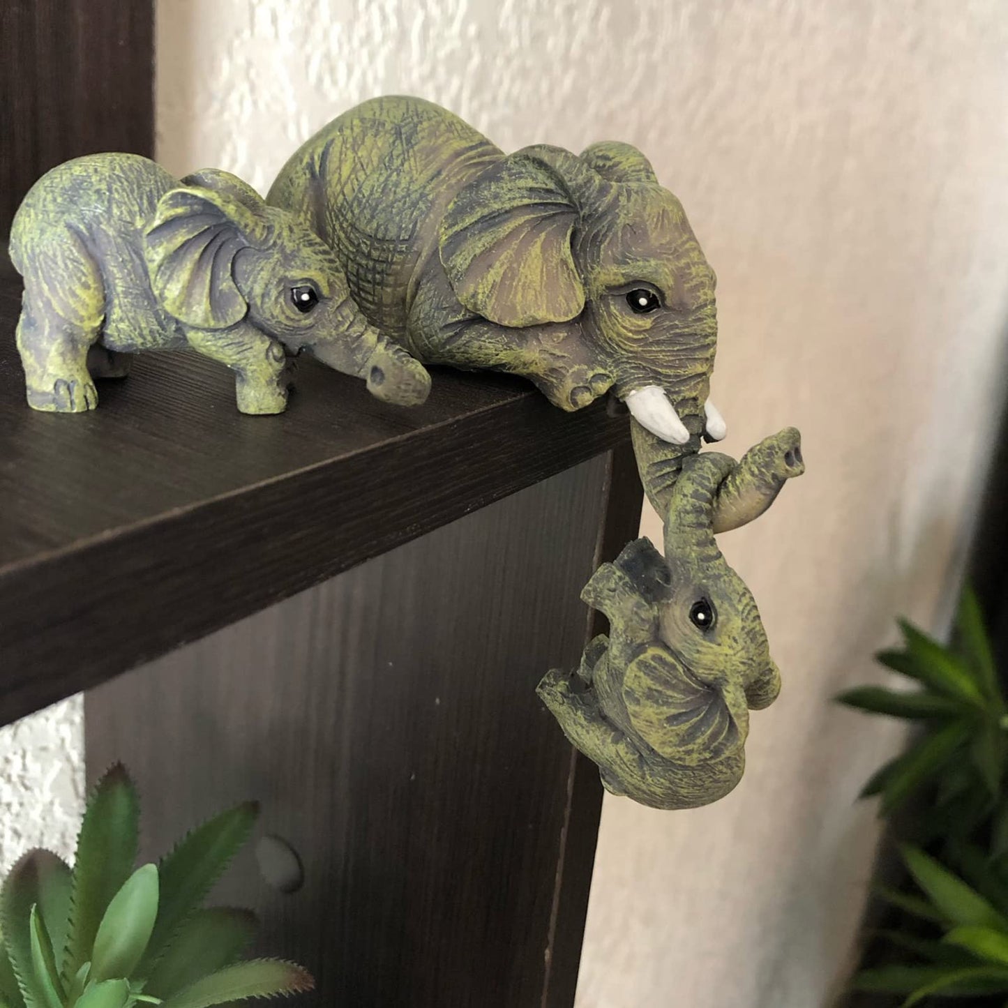 Elephant Family Showpiece