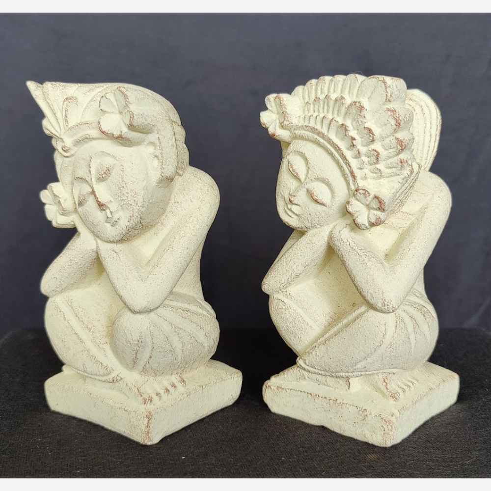 Dreaming Couple Romantic Sculptures, "Mimpi"