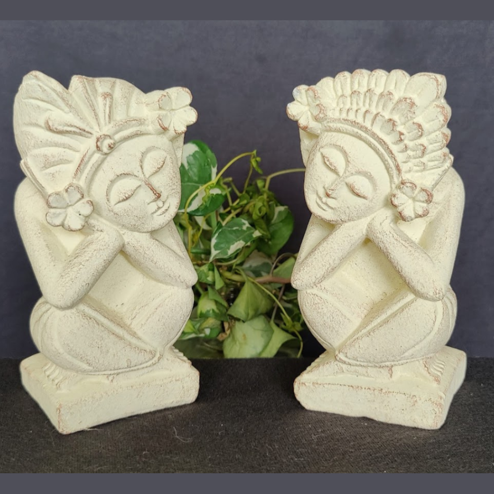 Dreaming Couple Romantic Sculptures, "Mimpi"