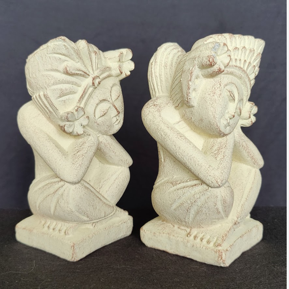 Dreaming Couple Romantic Sculptures, "Mimpi"