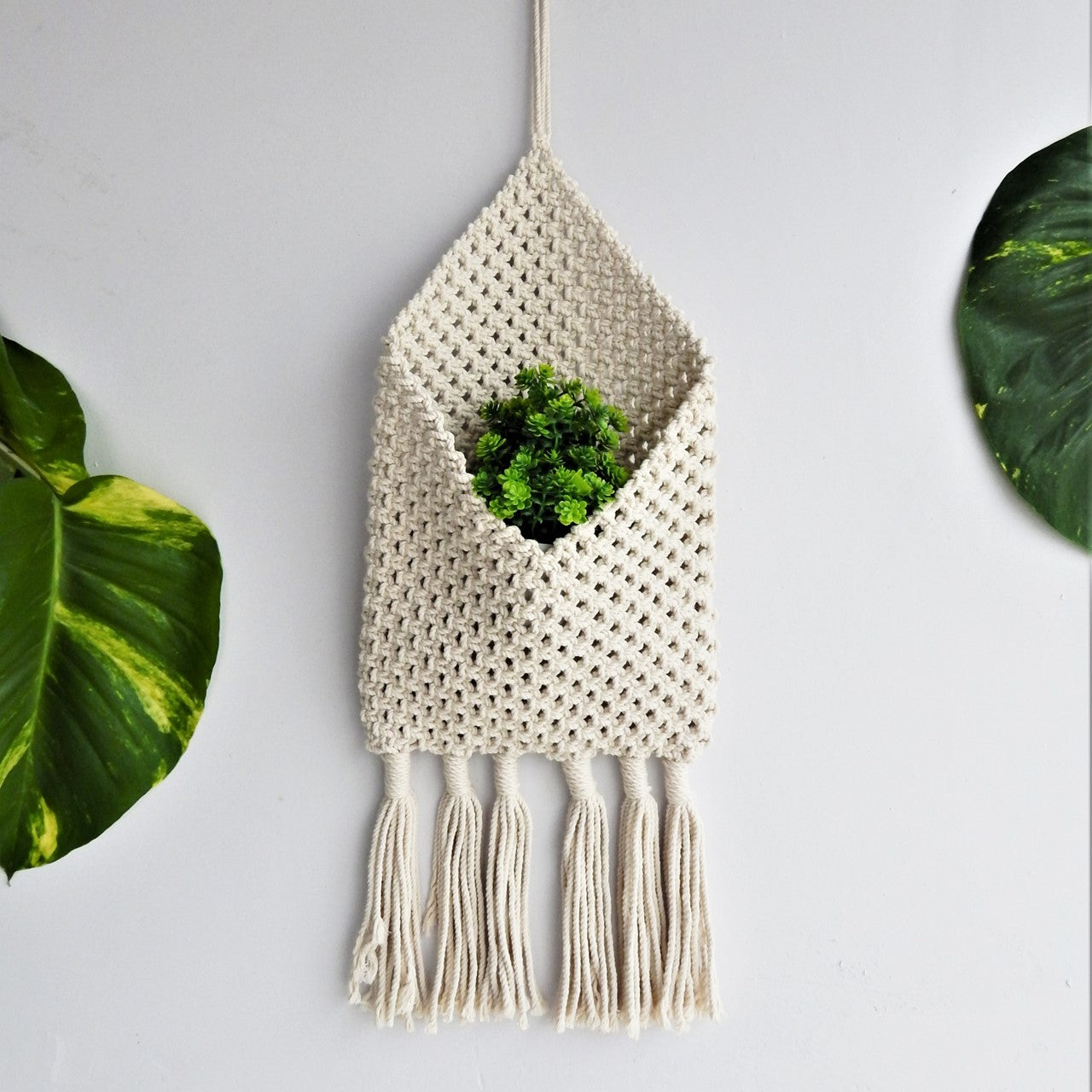 ecofynd White Macrame Pocket Wall Holder