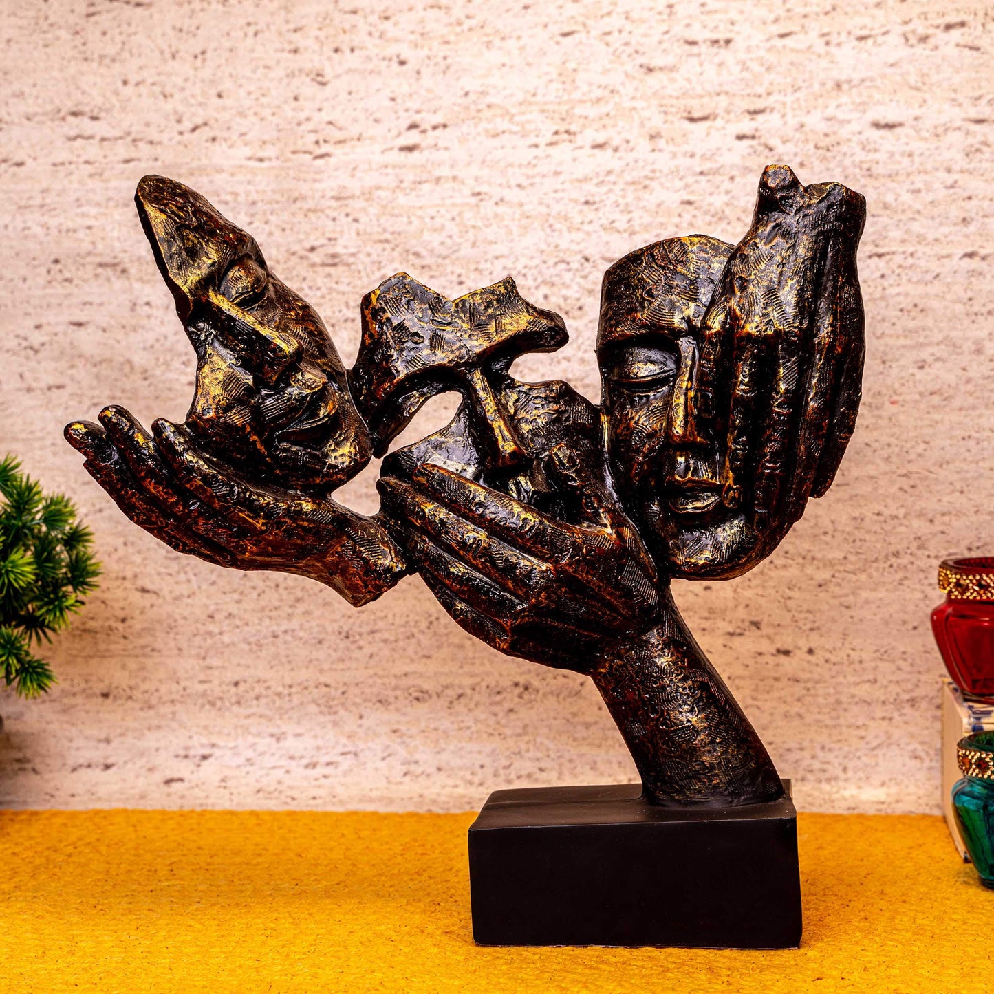 Hand-Face Statue (Modern-Art)