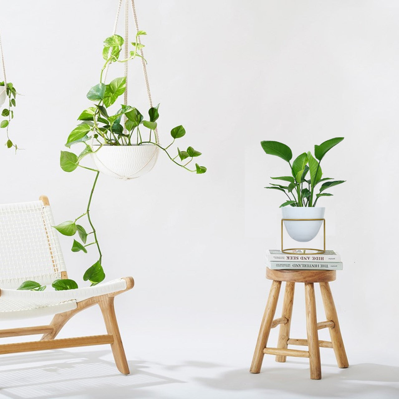 ecofynd White Alle Metal Plant Pot with Stand
