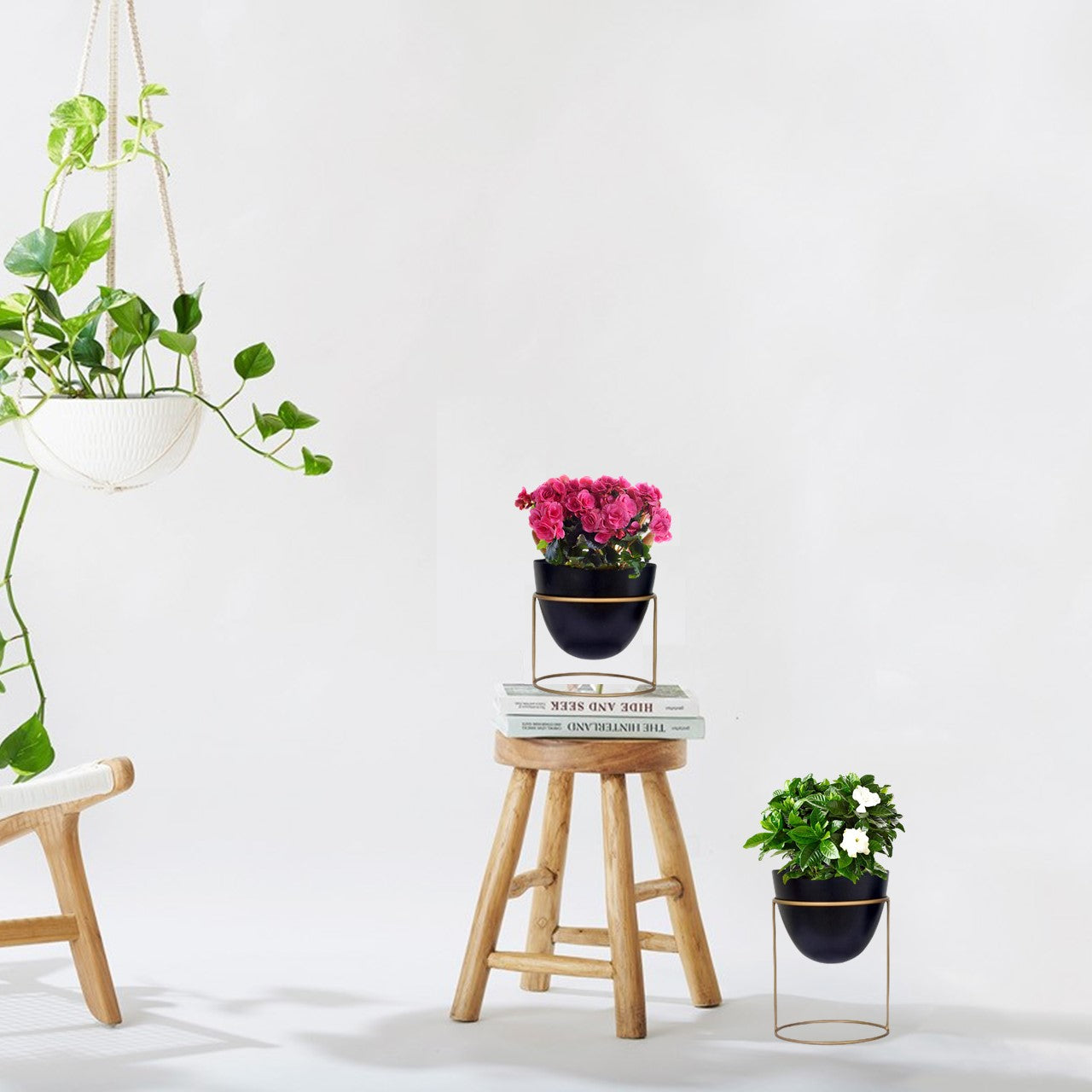 ecofynd Black Alle Metal Plant Pot with Stand (Set of 2)