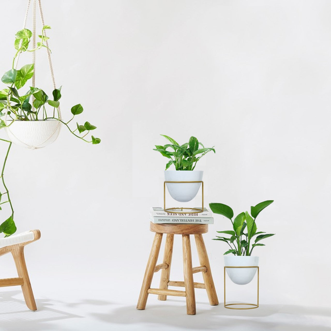 ecofynd White Alle Metal Plant Pot with Stand (Set of 2)