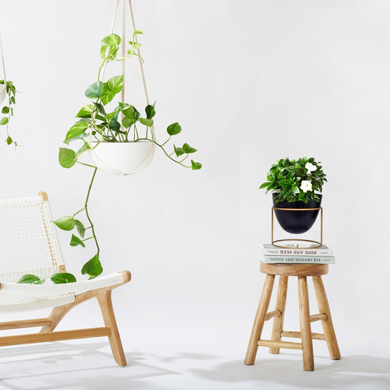 ecofynd Black Alle Metal Plant Pot with Stand