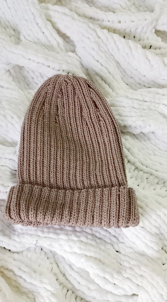 
                  
                    basic ribbed beanie
                  
                