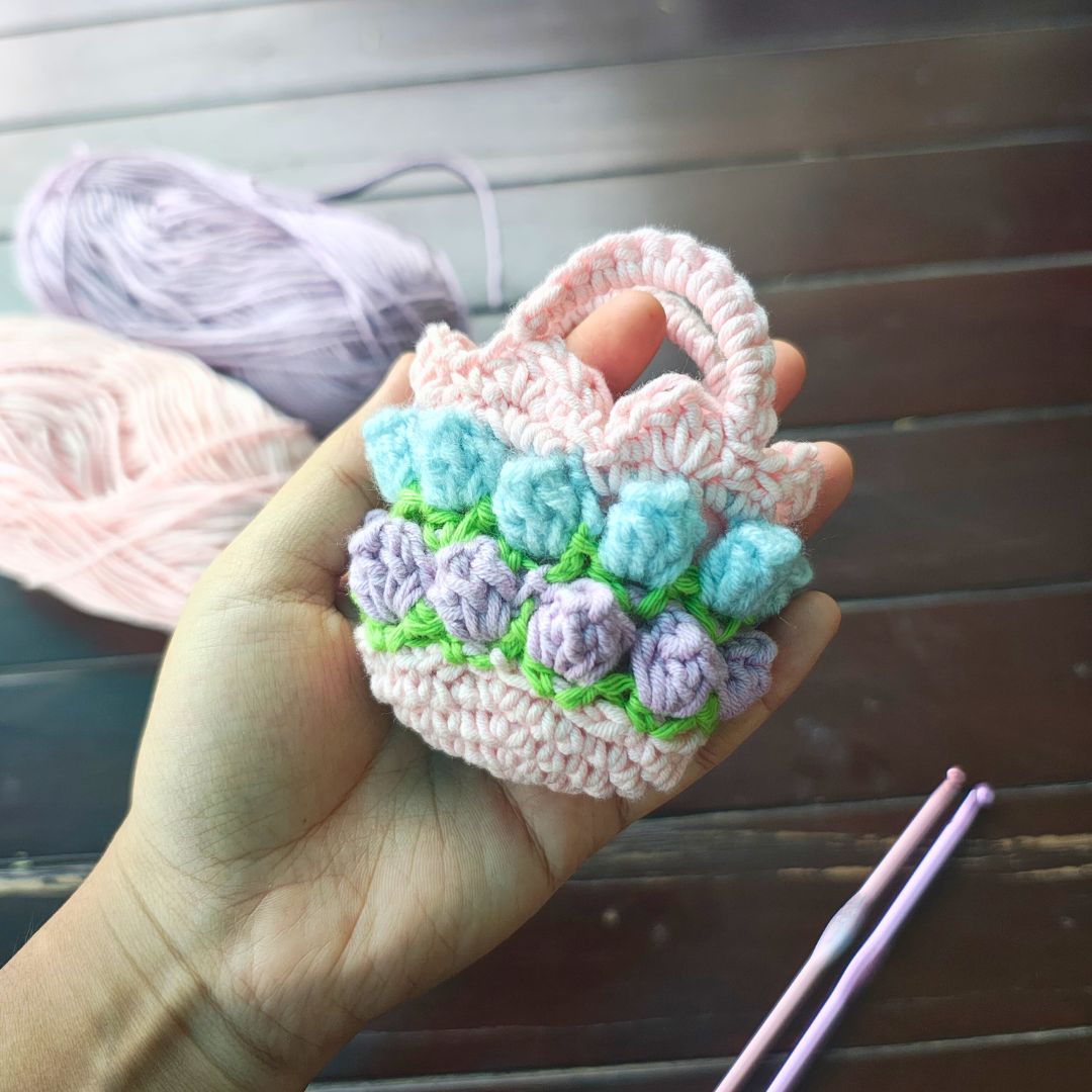 
                  
                    AirPods Case | Tulip Purse Crochet – Handmade Floral Cover
                  
                