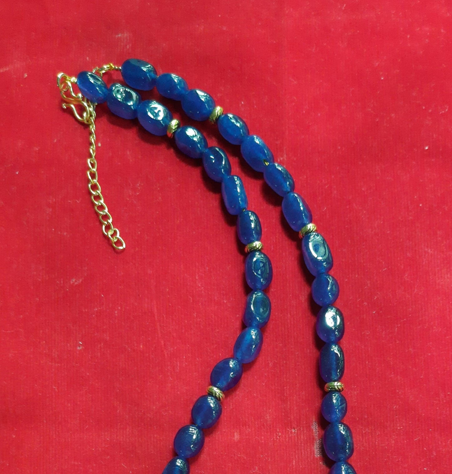 
                  
                    Stylish combo of double layer red chip agate beads and blue Dul Dul agate beads necklace.
                  
                