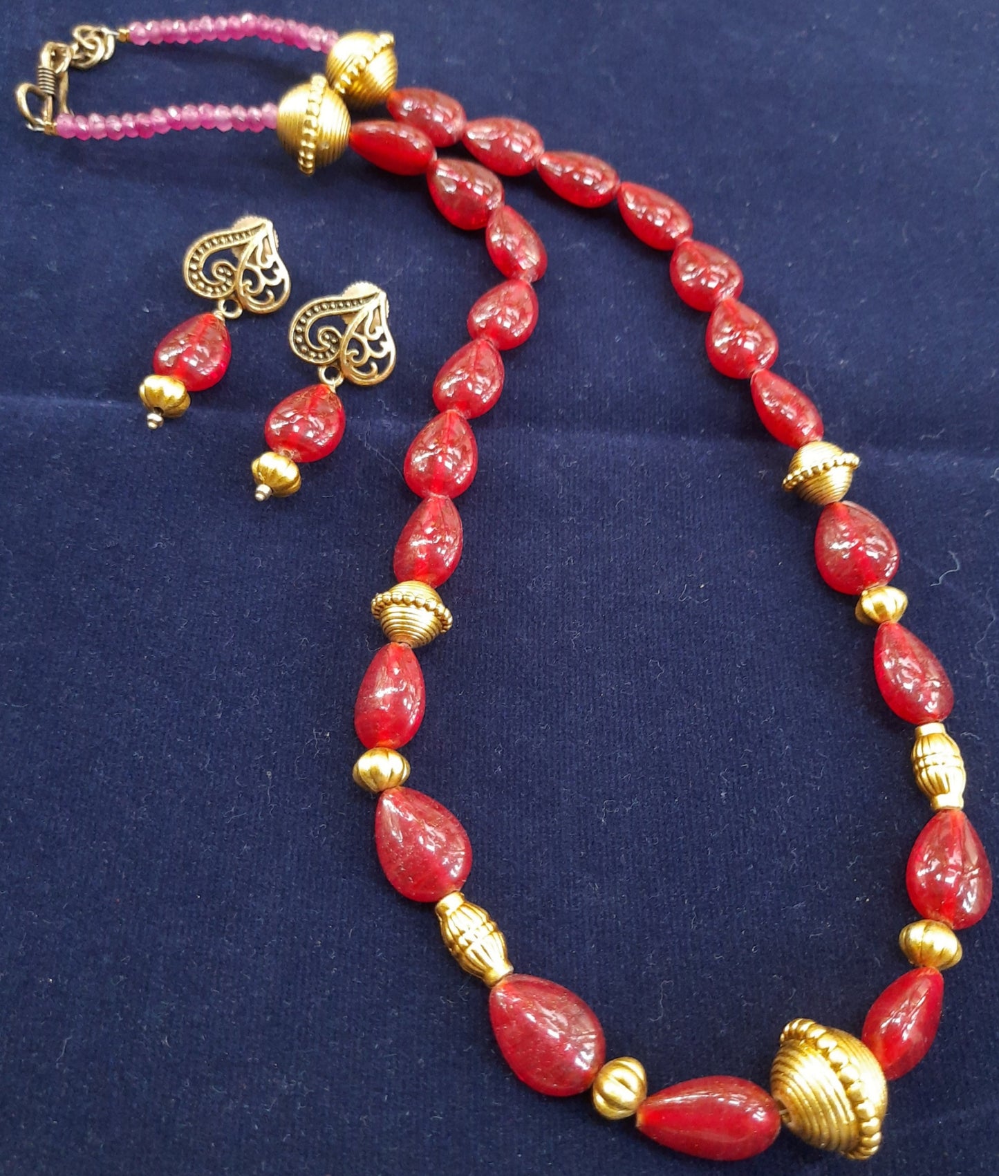 
                  
                    Ethinic red glass beads neckpiece with matching earrings.
                  
                