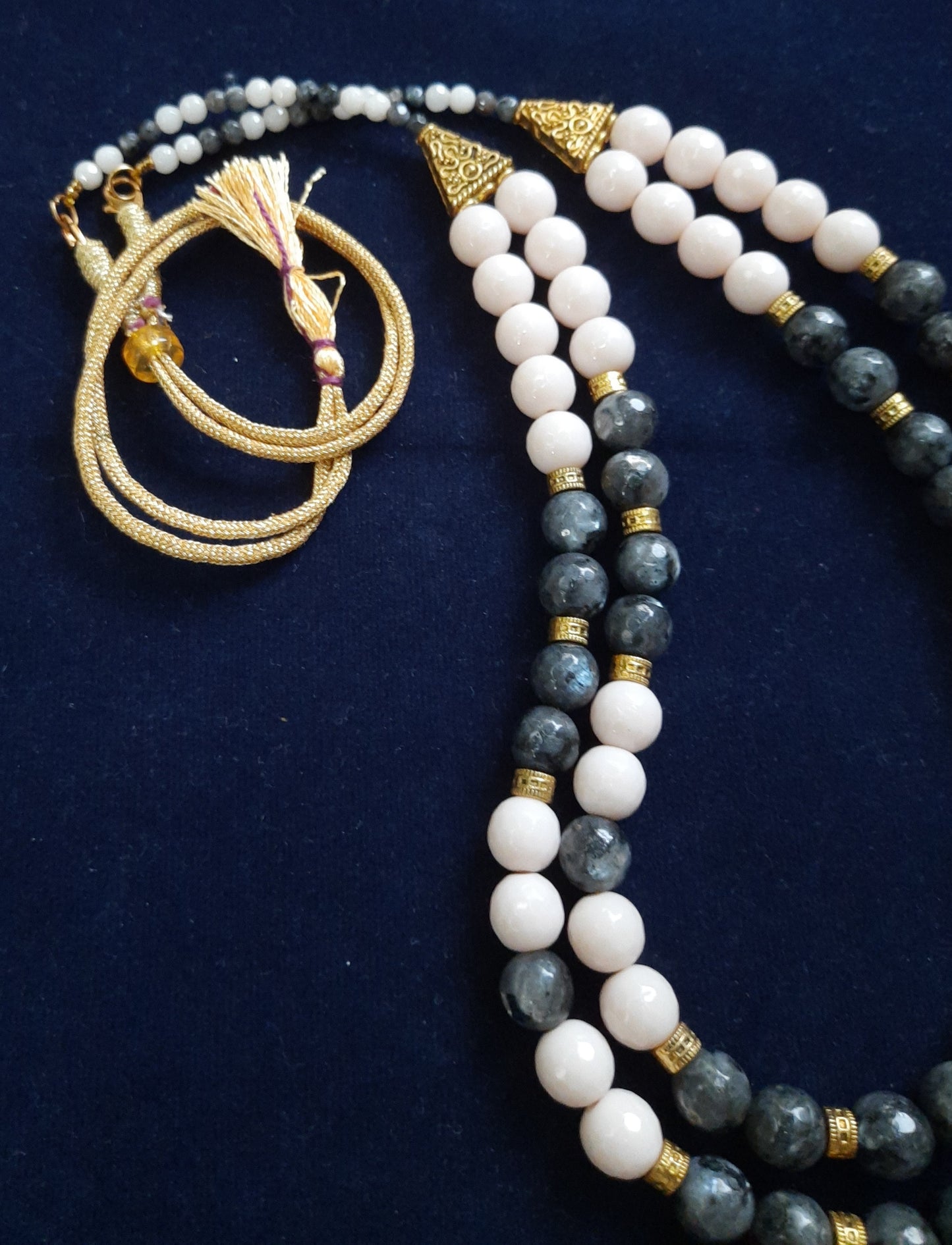 
                  
                    Classic bold two layer half white and dark grey agate beads jewellery.
                  
                