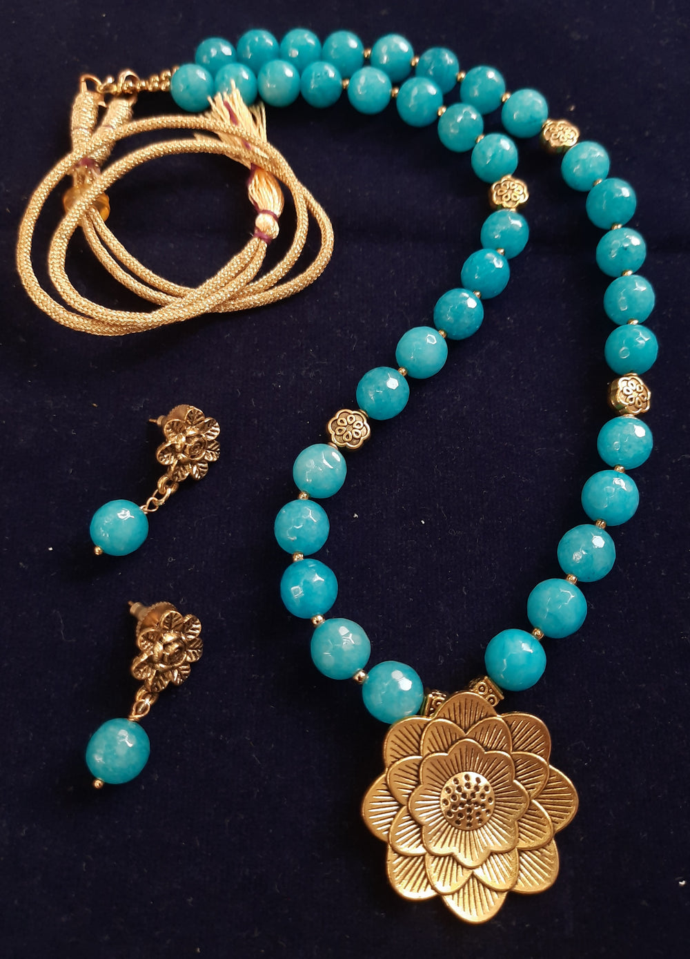 Pretty blue semiprecious agate beads neckwear with golden pendant and matching earrings