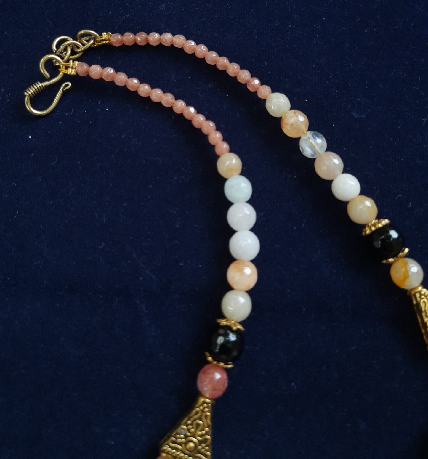 
                  
                    Dazzling triplet chain mixed brown agates beads necklace
                  
                