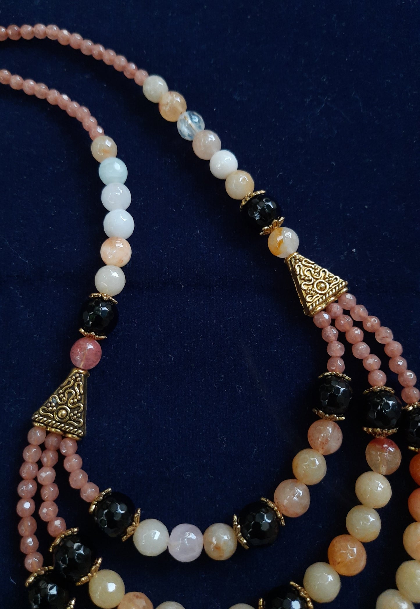 
                  
                    Dazzling triplet chain mixed brown agates beads necklace
                  
                