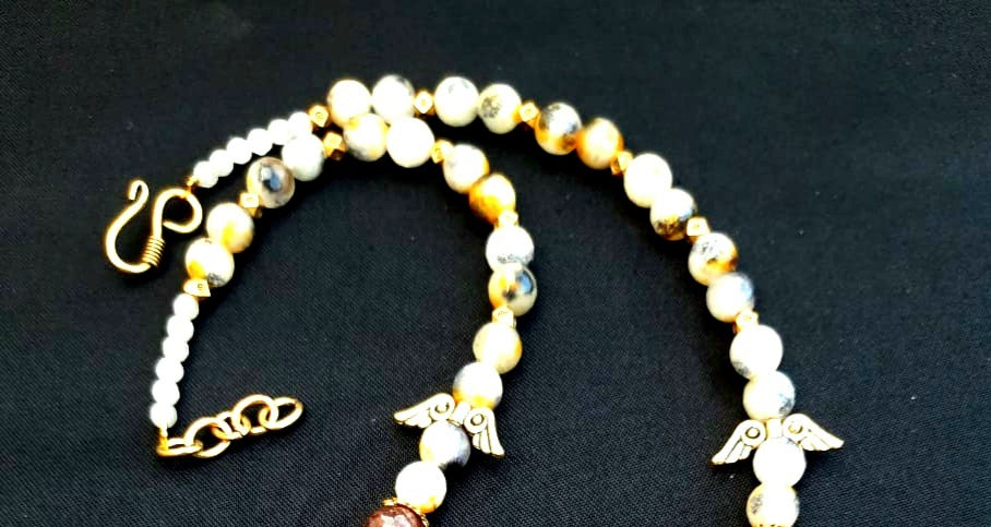 
                  
                    Charismatic agate beads necklace with traditional Ganesh pendant.
                  
                