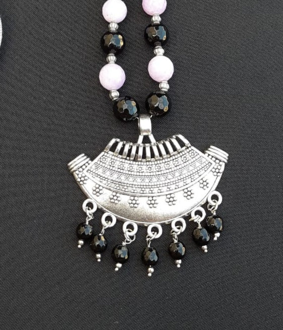 
                  
                    Classic black and purple agate beads necklace with matching pendant.
                  
                