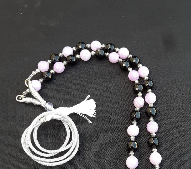 
                  
                    Classic black and purple agate beads necklace with matching pendant.
                  
                