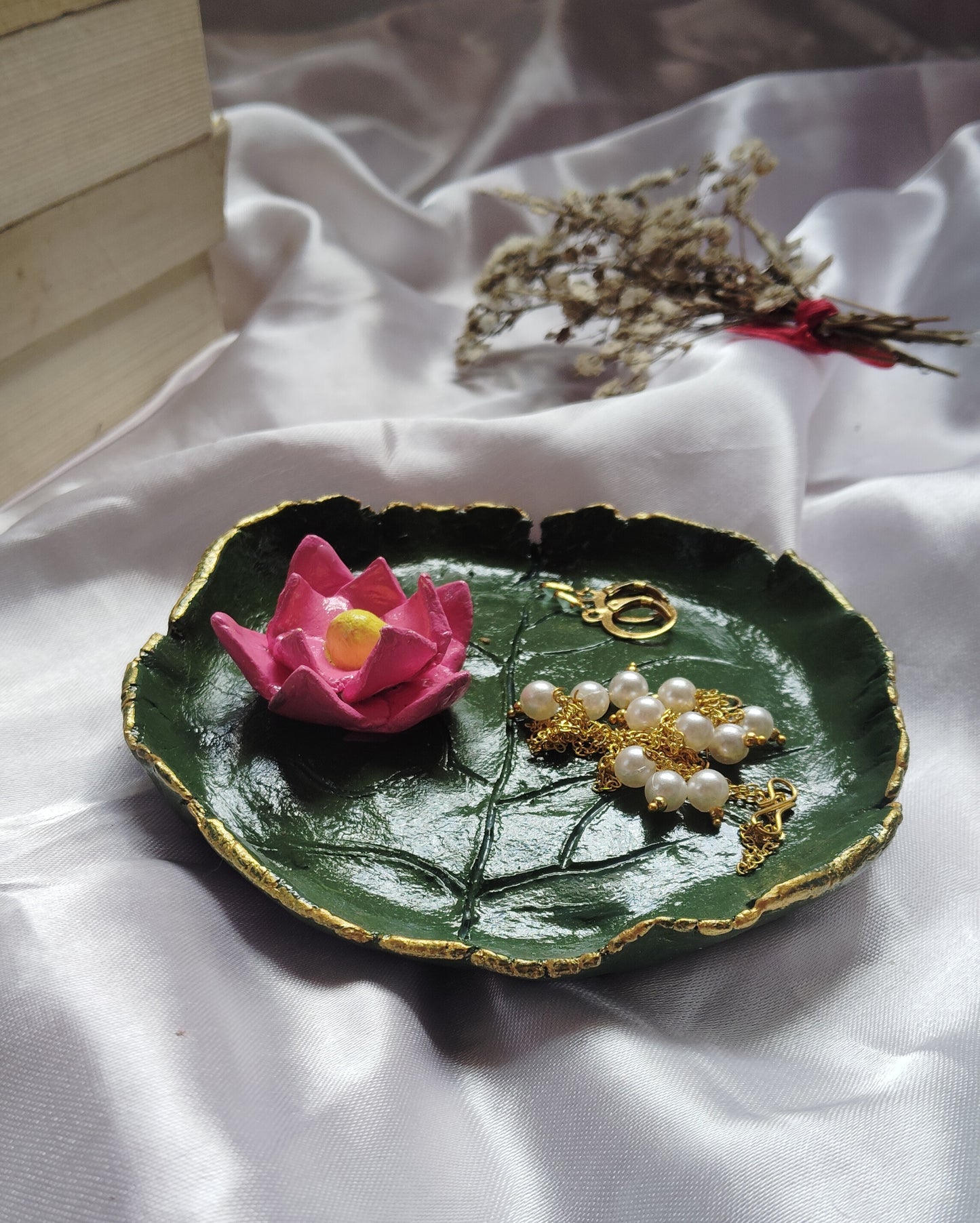 
                  
                    Minimalist Ceramic Trinket Dish – Jewelry Holder, Ring Plate, Gift for Her
                  
                
