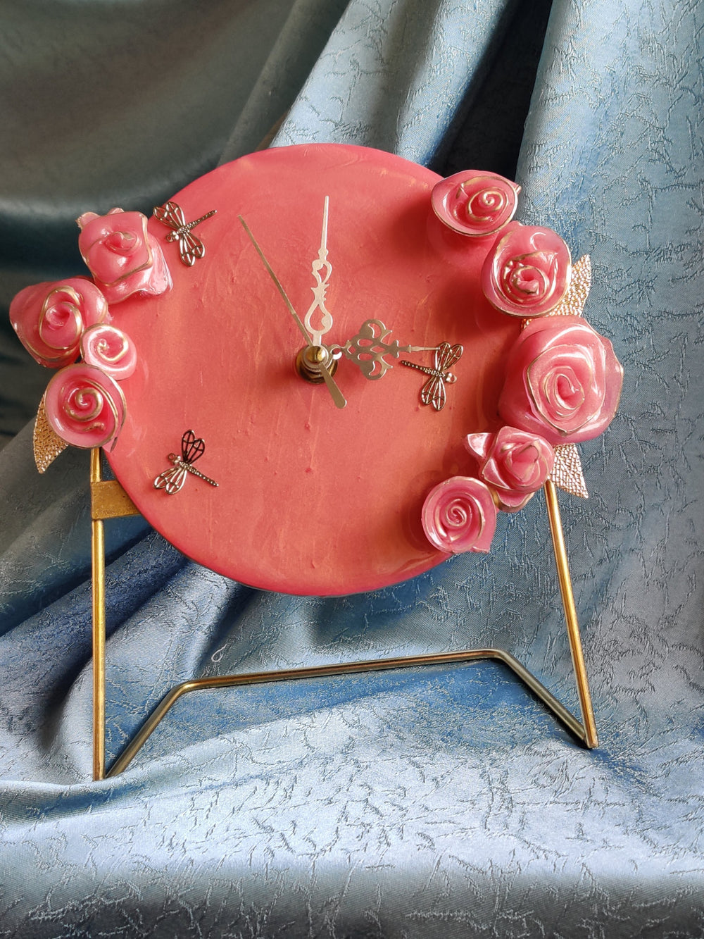 Resin floral tableclock