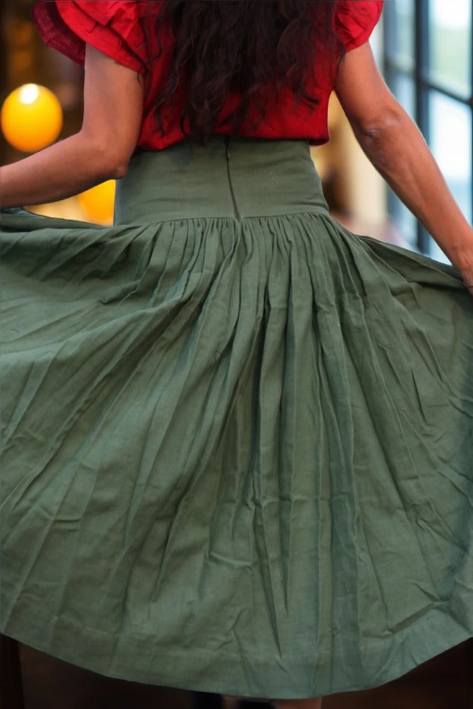 
                  
                    ZEPHYRINE "- Olive  Green Corset-Skirt with sewn-in boning accentuated by a flared pleated Midi A-Line Skirt with Pockets.
                  
                