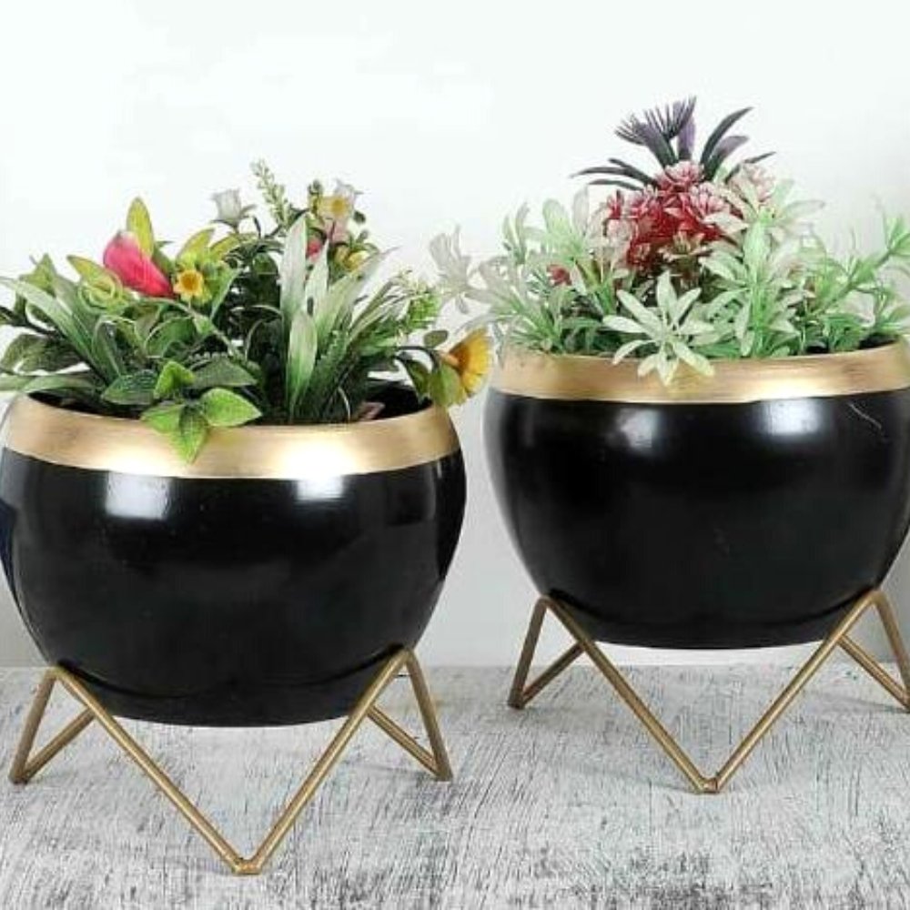 Apple Pot with Stand - Kreate- Planters & Pots