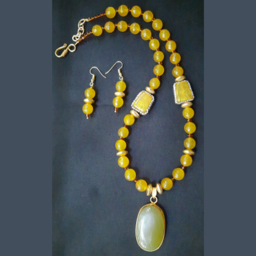 
                  
                    Golden Yellow Agate Beads Necklace Set
                  
                