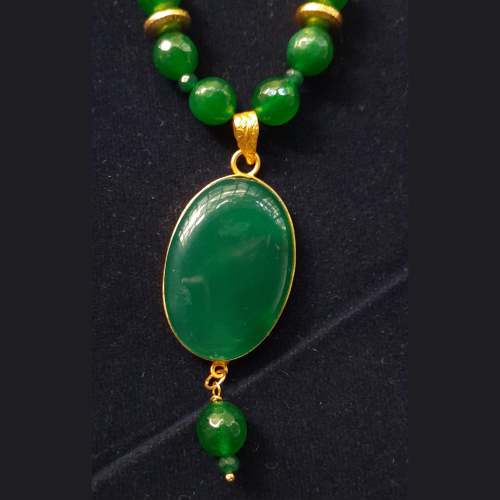 
                  
                    Green Agate Beads with Green Agate Pendant Necklace
                  
                