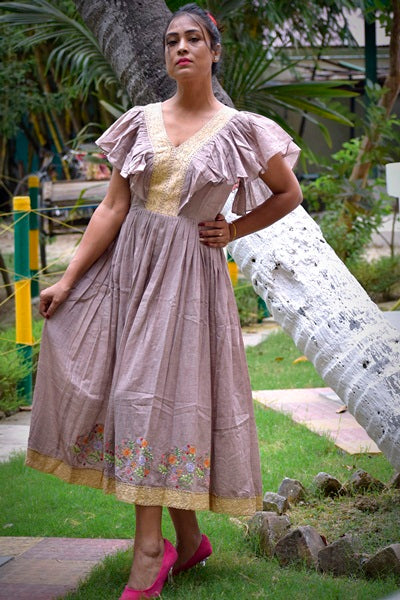 SANTORINI – Solid Ruffled Blouson Midi Dress with V Neck & Short Flared Sleeves with graceful Lace detailing.