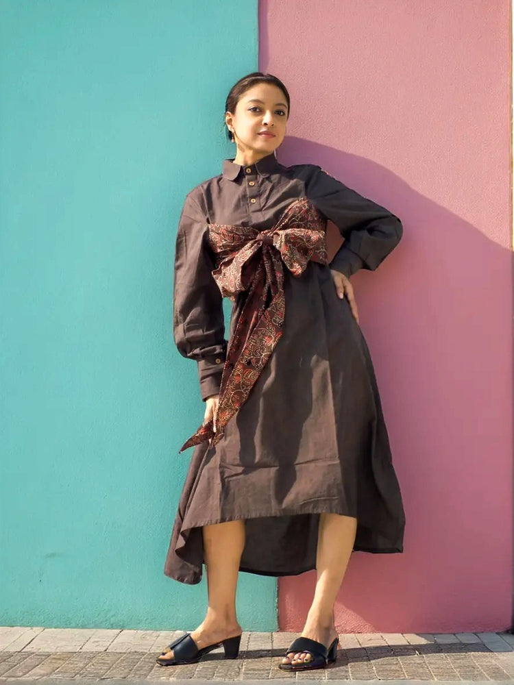 
                  
                    AKROTIRI - Buttoned Lantern Sleeves warm Chocolate Collared A Line Dress with a Big Stylish Adjustable Bow
                  
                