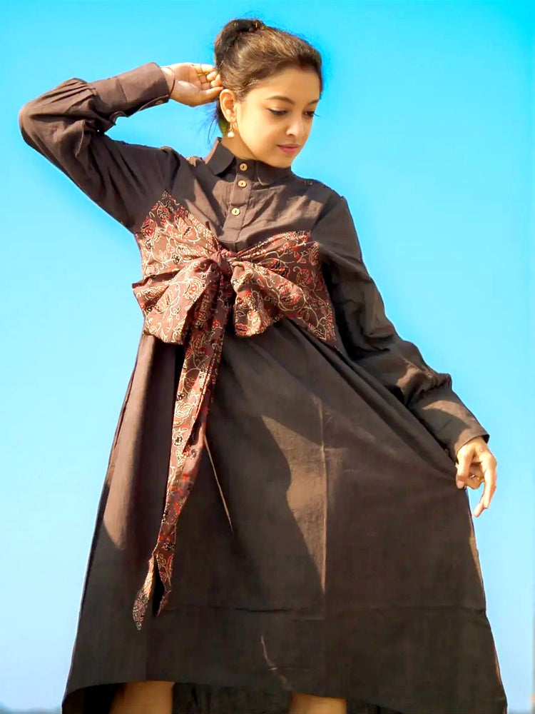 
                  
                    AKROTIRI - Buttoned Lantern Sleeves warm Chocolate Collared A Line Dress with a Big Stylish Adjustable Bow
                  
                