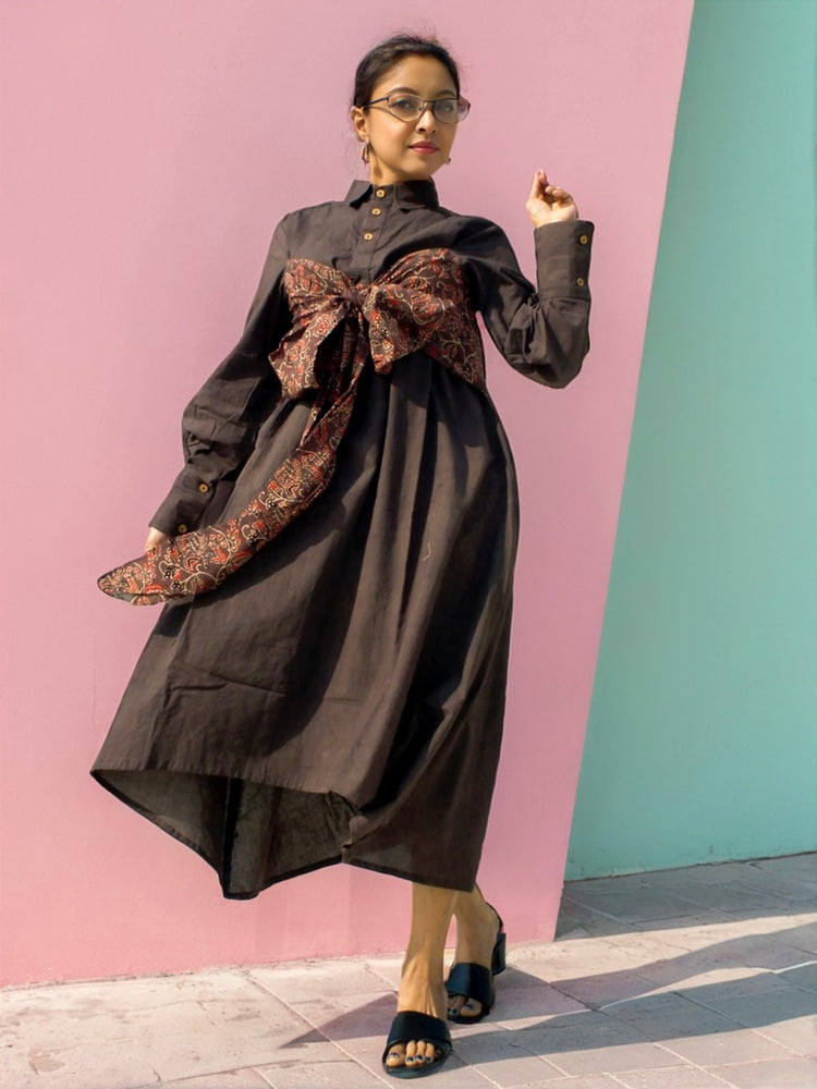 
                  
                    AKROTIRI - Buttoned Lantern Sleeves warm Chocolate Collared A Line Dress with a Big Stylish Adjustable Bow
                  
                