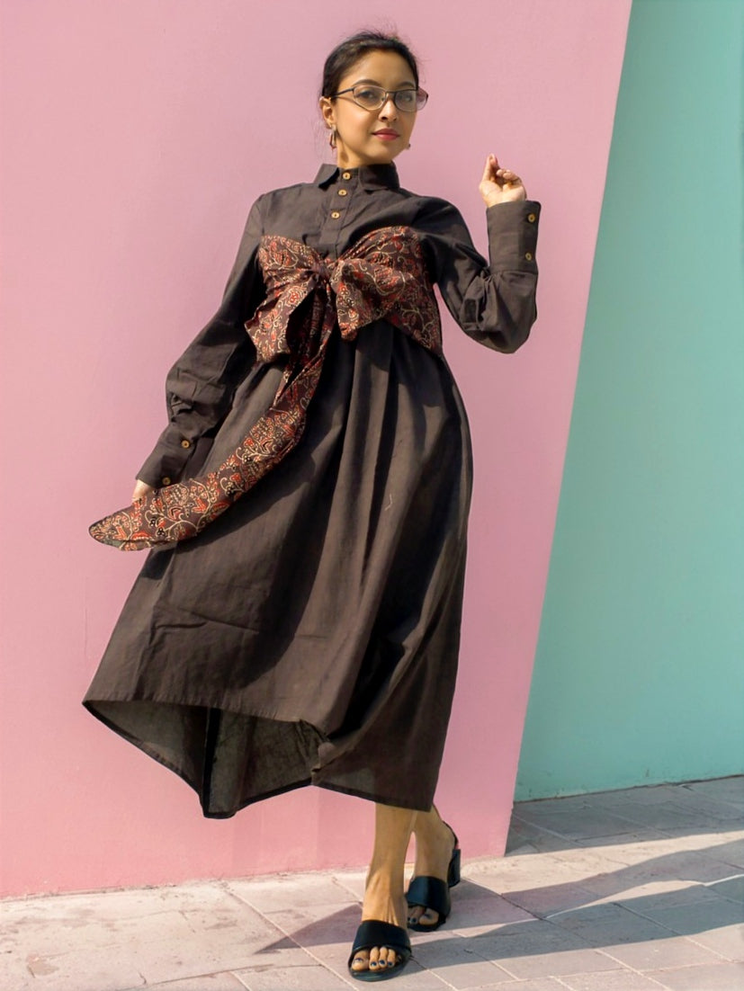
                  
                    AKROTIRI - Buttoned Lantern Sleeves warm Chocolate Collared A Line Dress with a Big Stylish Adjustable Bow
                  
                