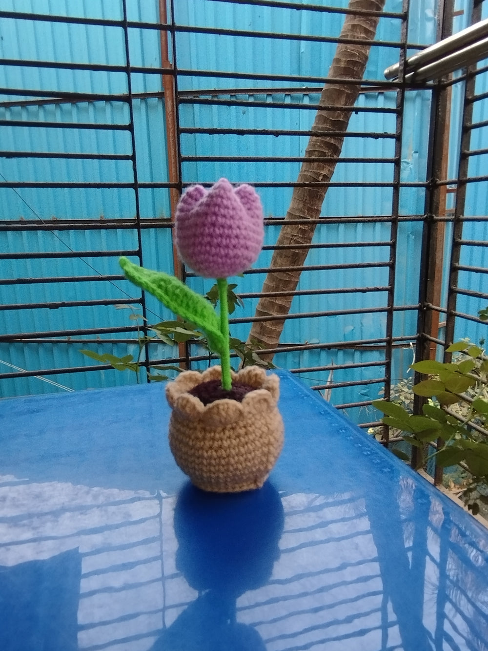 Tulip crochet pot