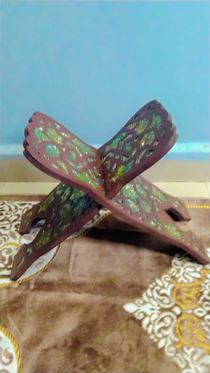 WOODEN RESIN BOOK STAND