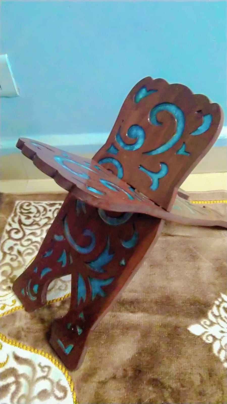 WOODEN RESIN BOOK STAND