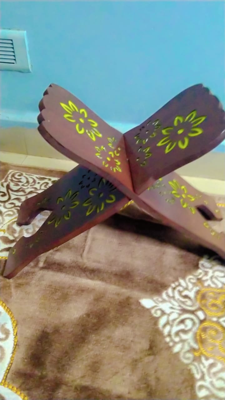 WOODEN RESIN BOOK STAND