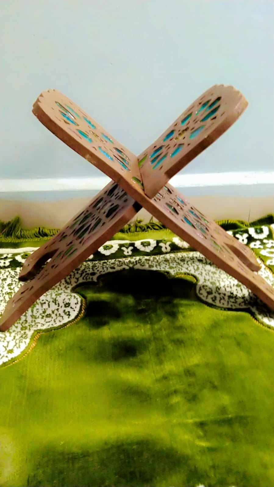 
                  
                    WOODEN RESIN BOOK STAND
                  
                