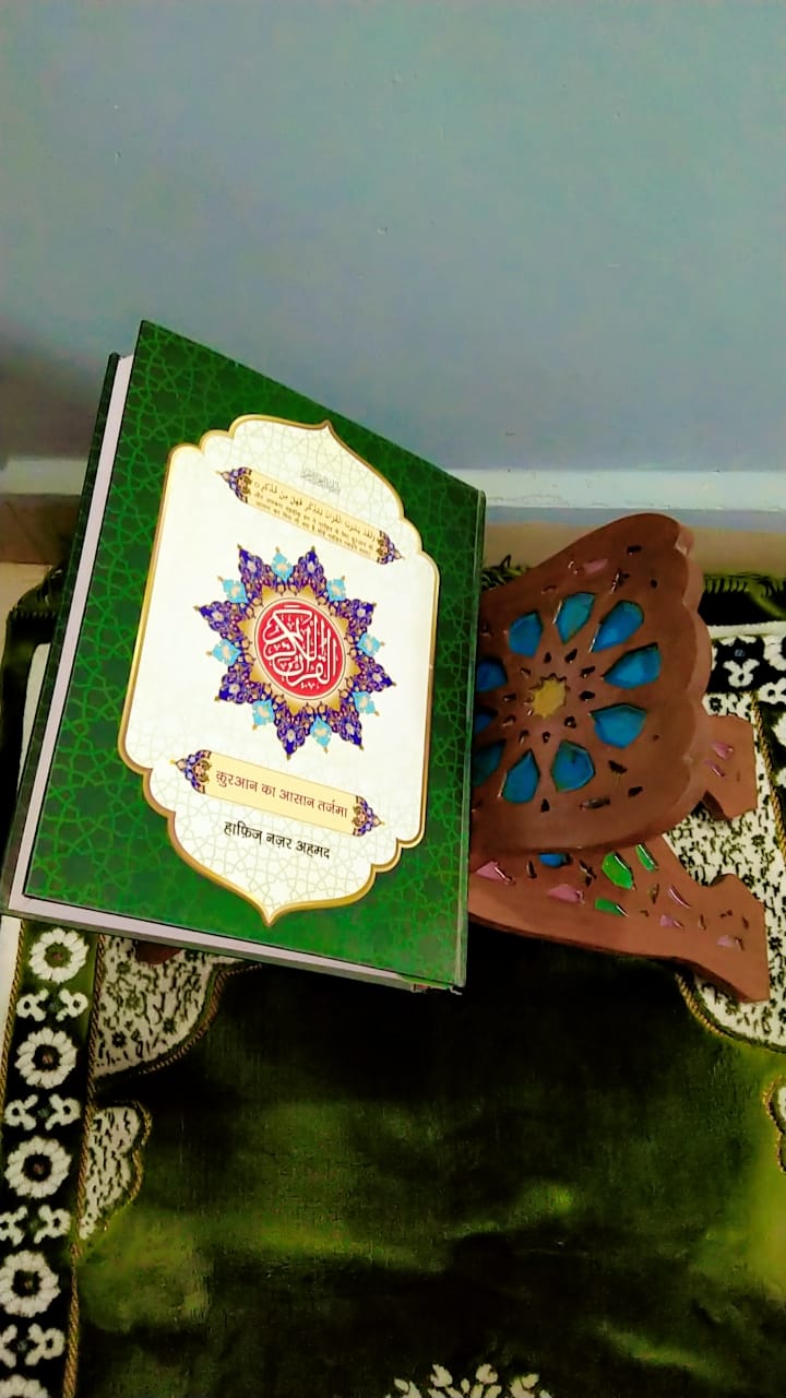 
                  
                    WOODEN RESIN BOOK STAND
                  
                