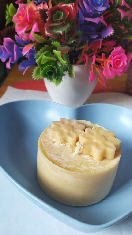 
                  
                    YELLOW CIRCLE SOY WAX  FLOWER CANDLE
                  
                