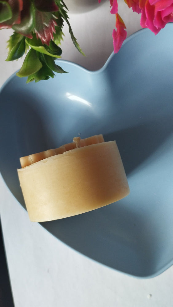 
                  
                    YELLOW CIRCLE SOY WAX  FLOWER CANDLE
                  
                
