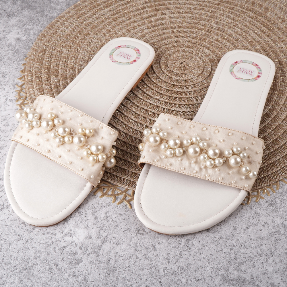 Hand-embroidered Back-open Sliders